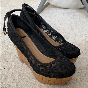 Black wedges